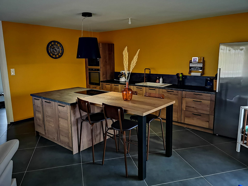 Cuisine en bois avec ilot