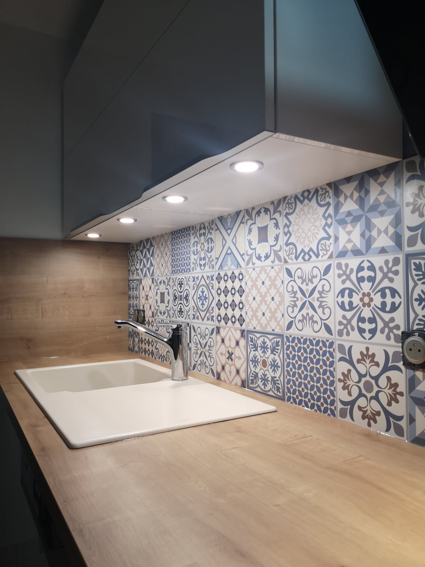 Cuisine moderne terracotta noire