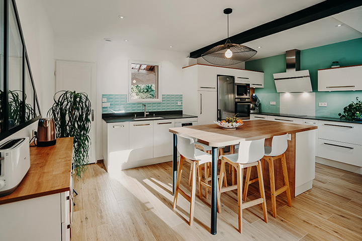 Cuisine blanche et bois