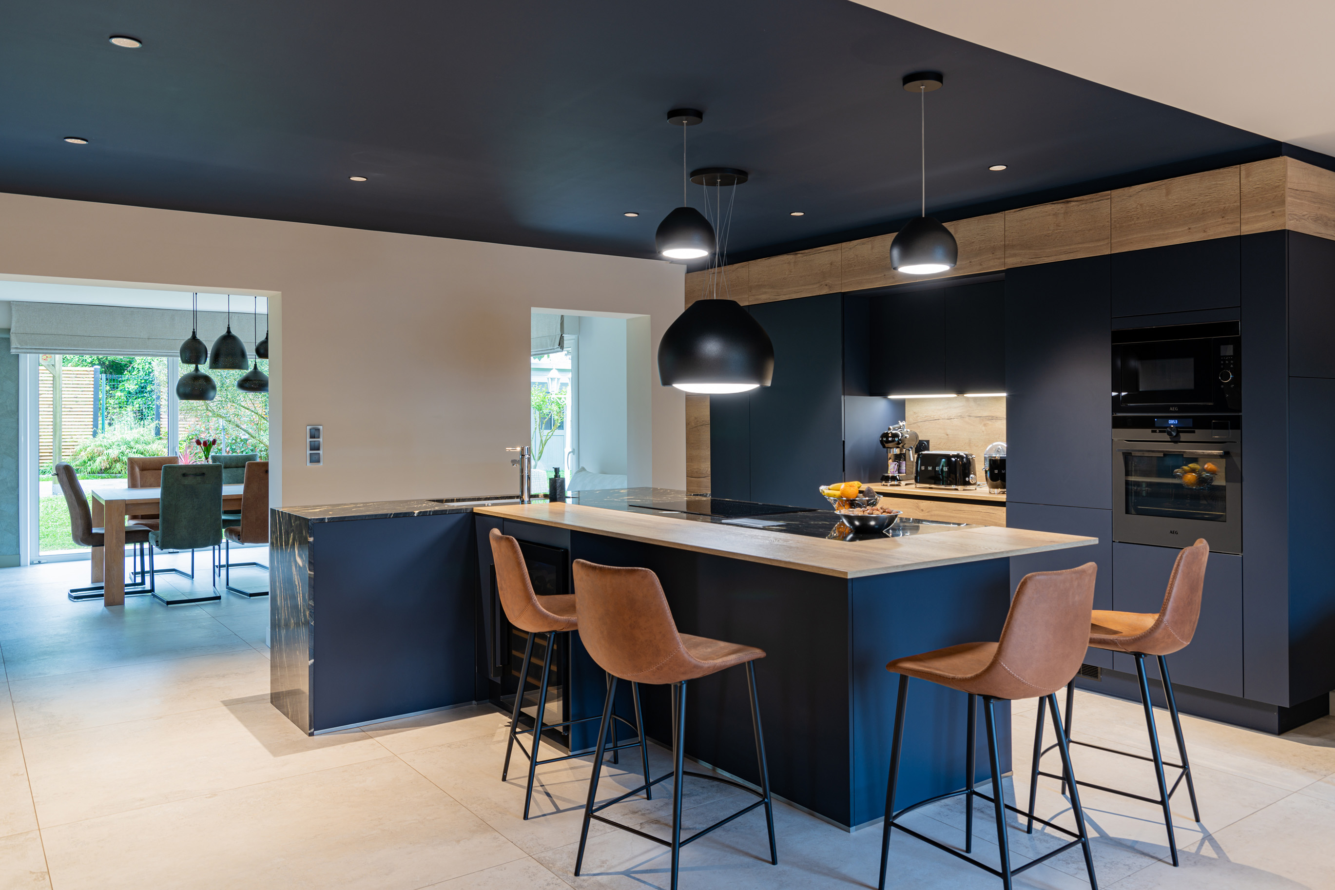 cuisine moderne noir avec ilot