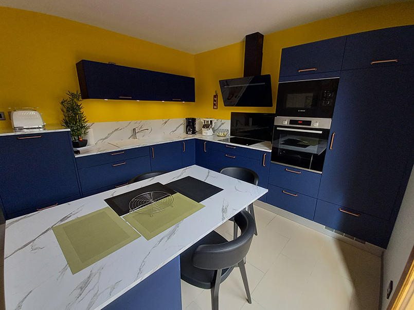 Cuisine blanche et bleue