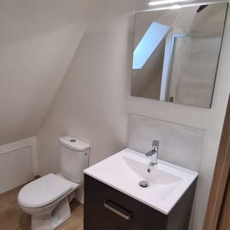 Salle de bain noire