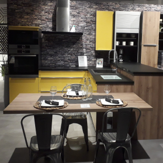 Cuisine jaune et bois
