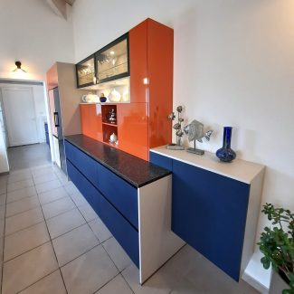 Cuisine orange et bleue