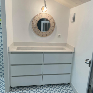 Salle de bain blanche