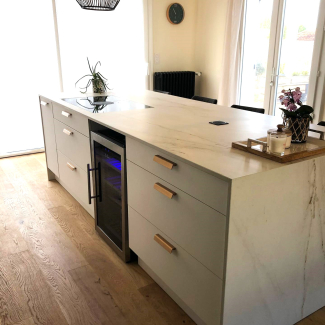 Ilot central marbre blanc