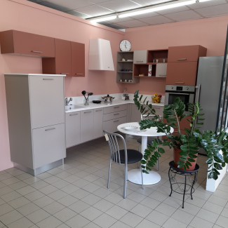 Cuisine blanche et terracotta