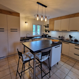 Cuisine blanche et bois