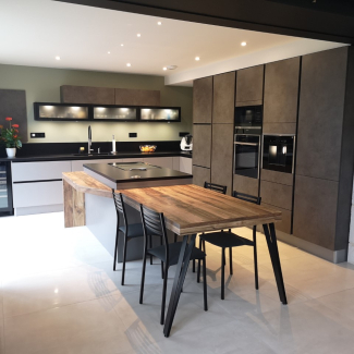 Cuisine grise et blanche en L