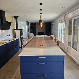 Ilot central bleu