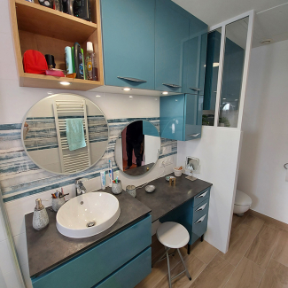 Salle de bain bleue