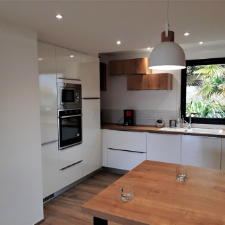 Cuisine blanche et bois