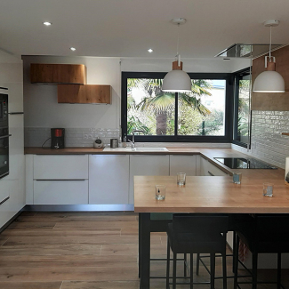 Cuisine blanche et bois
