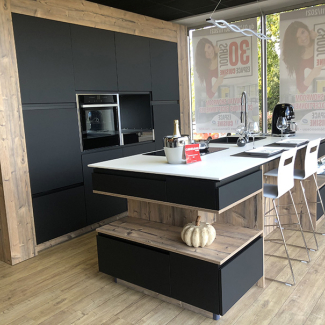Cuisine noire mat et bois