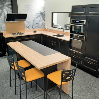 Cuisine traditionnelle noir et bois