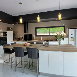 Cuisine blanche et bois
