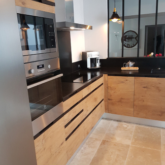 Cuisine en bois sans poignées