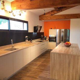 Cuisine blanche et bois