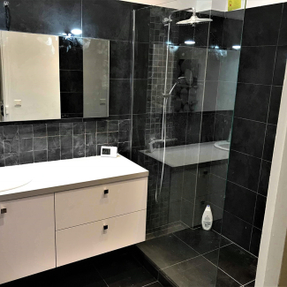 Salle de bain blanche