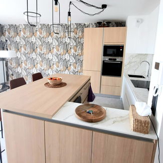 Cuisine blanche et bois