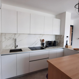 Cuisine moderne blanche et bois