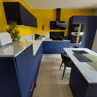 Cuisine bleue et blanche