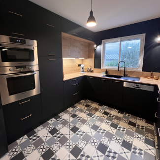 Cuisine noire et bois