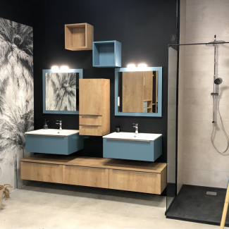 Salle de bain bois et bleue