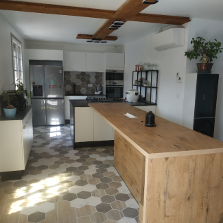 Cuisine blanche et bois