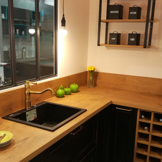 Cuisine industrielle avec verrière réalisée par Mobilier du Pied
