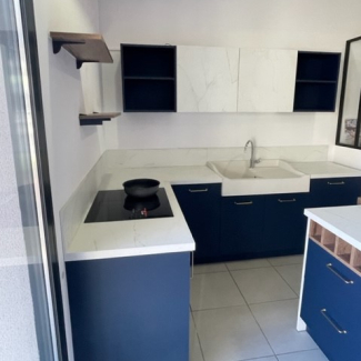 Cuisine bleue et blanche