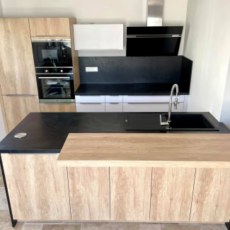 Cuisine en bois et blanche